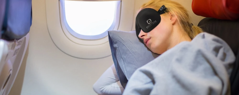 Как комфортно выспаться в полете: советы для путешественников Пакси