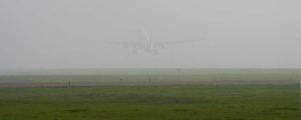 Пыльная буря ограничила работу аэропорта Бухары