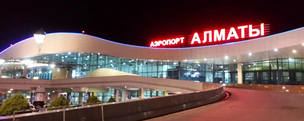 Снежный коллапс парализовал работу аэропорта Алматы